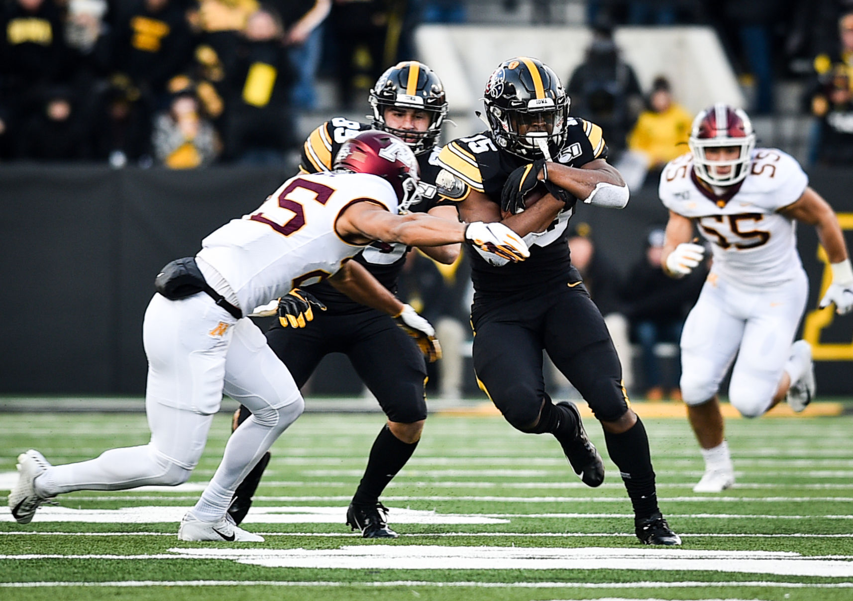 111619-qct-spt-iowa-minn-foot-114a.jpg